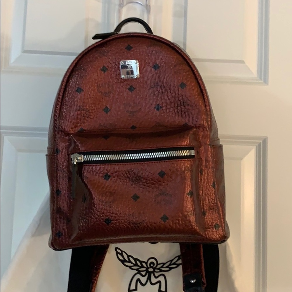 MCM burgundy metallic backpack - Picture 2 of 4